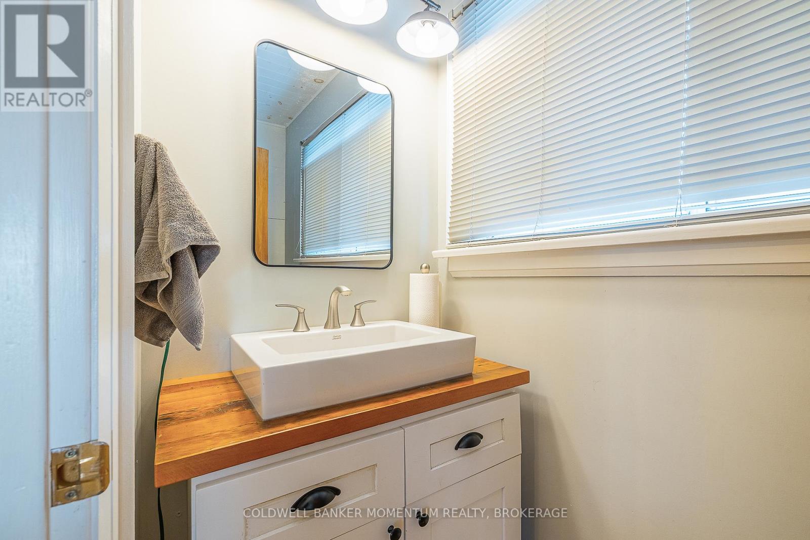Photo 19 of 21 Carleton Street S, Thorold ON