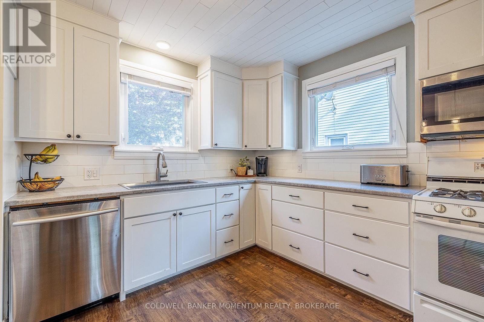 Photo 10 of 21 Carleton Street S, Thorold ON
