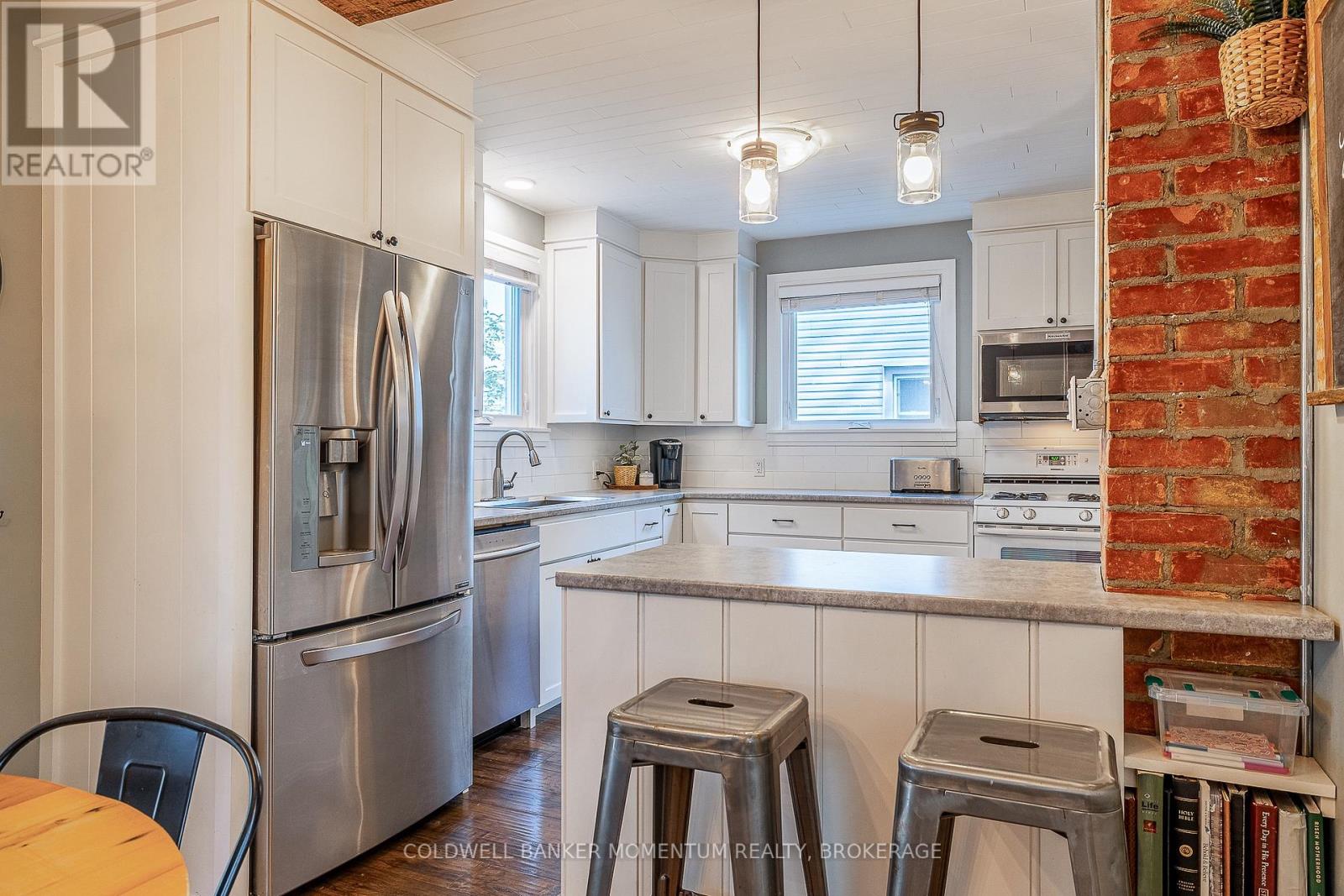 Photo 15 of 21 Carleton Street S, Thorold ON