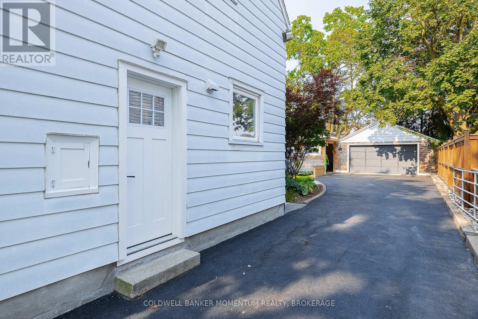 Photo 32 of 21 Carleton Street S, Thorold ON