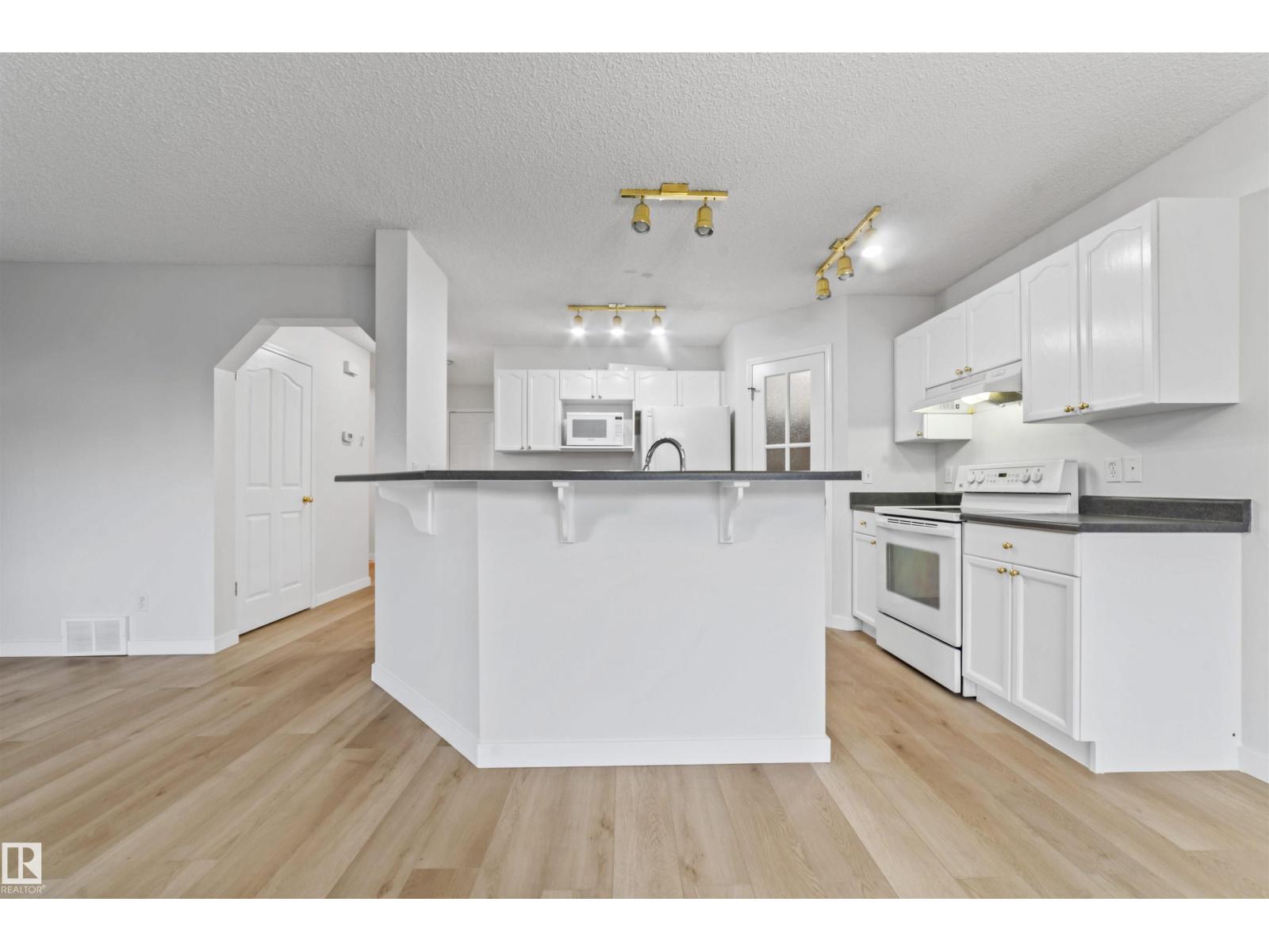 Photo 14 of 3231 30 Ave Nw Nw, Edmonton AB