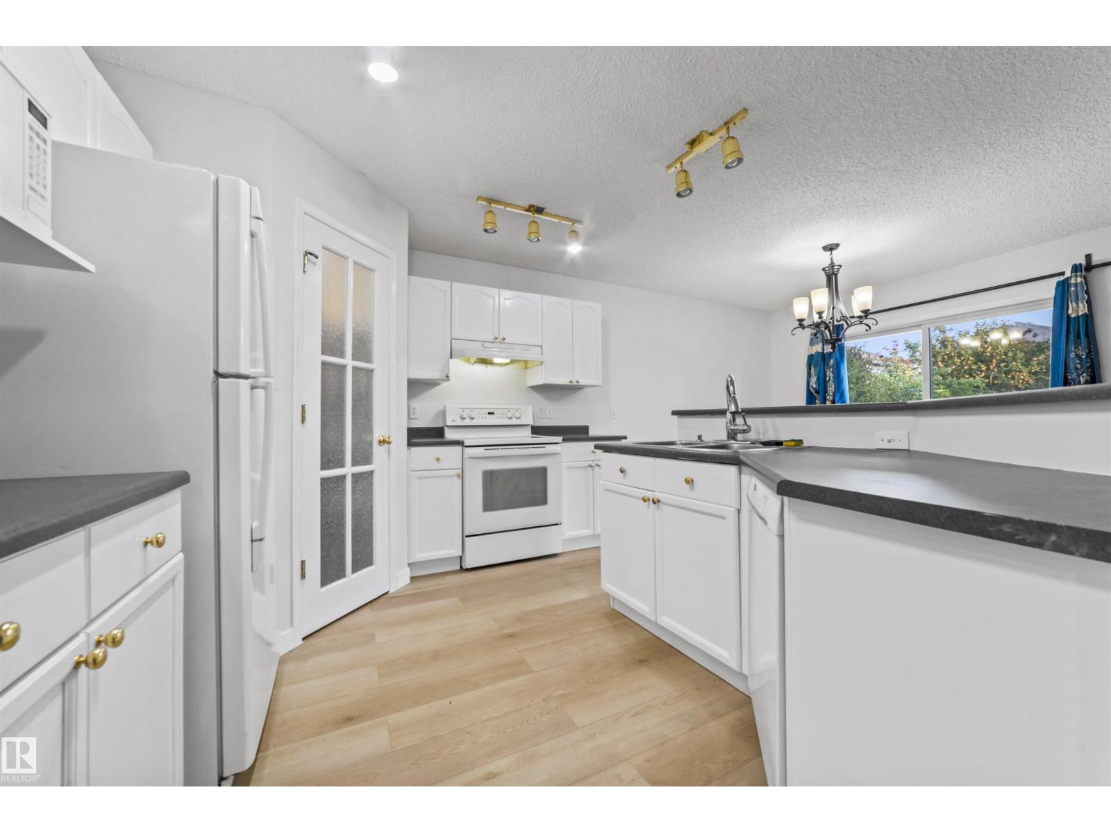 Photo 13 of 3231 30 Ave Nw Nw, Edmonton AB