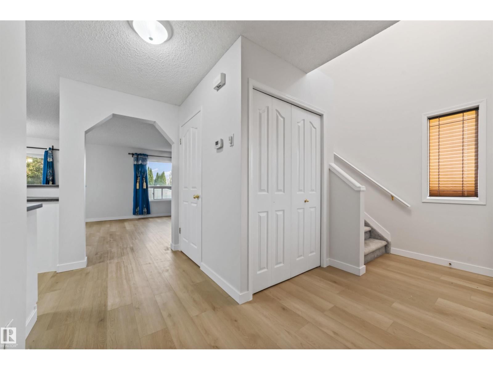 Photo 8 of 3231 30 Ave Nw Nw, Edmonton AB