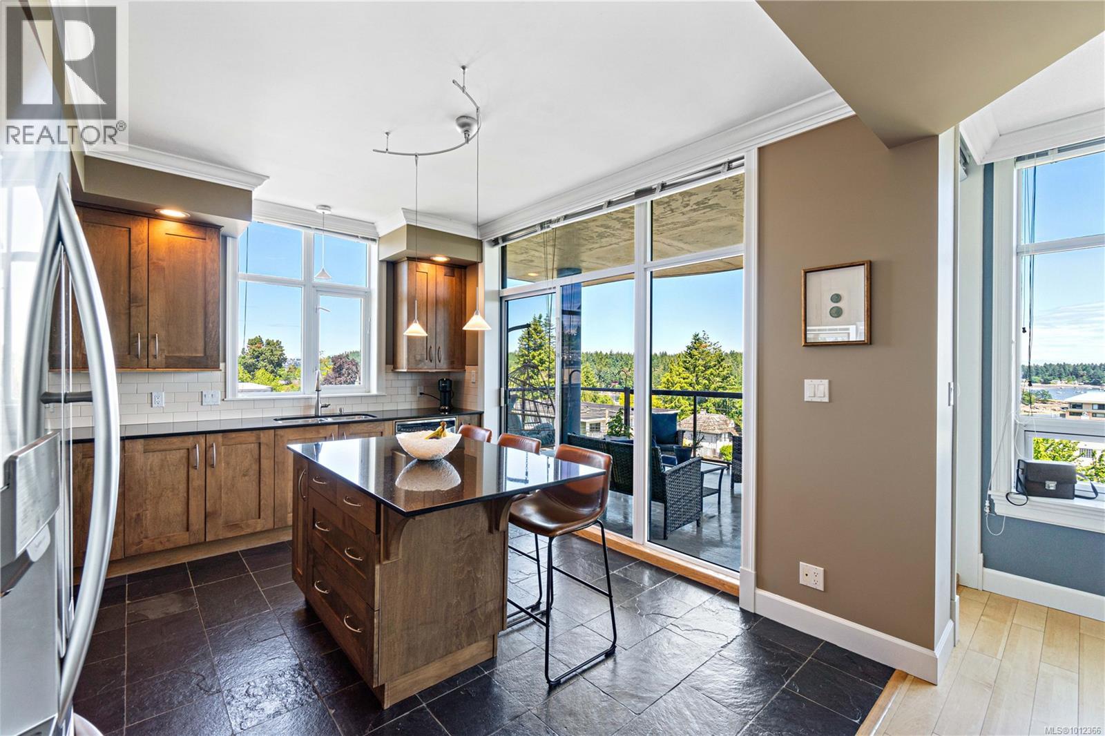 Photo 22 of 401 225 Rosehill St, Nanaimo BC