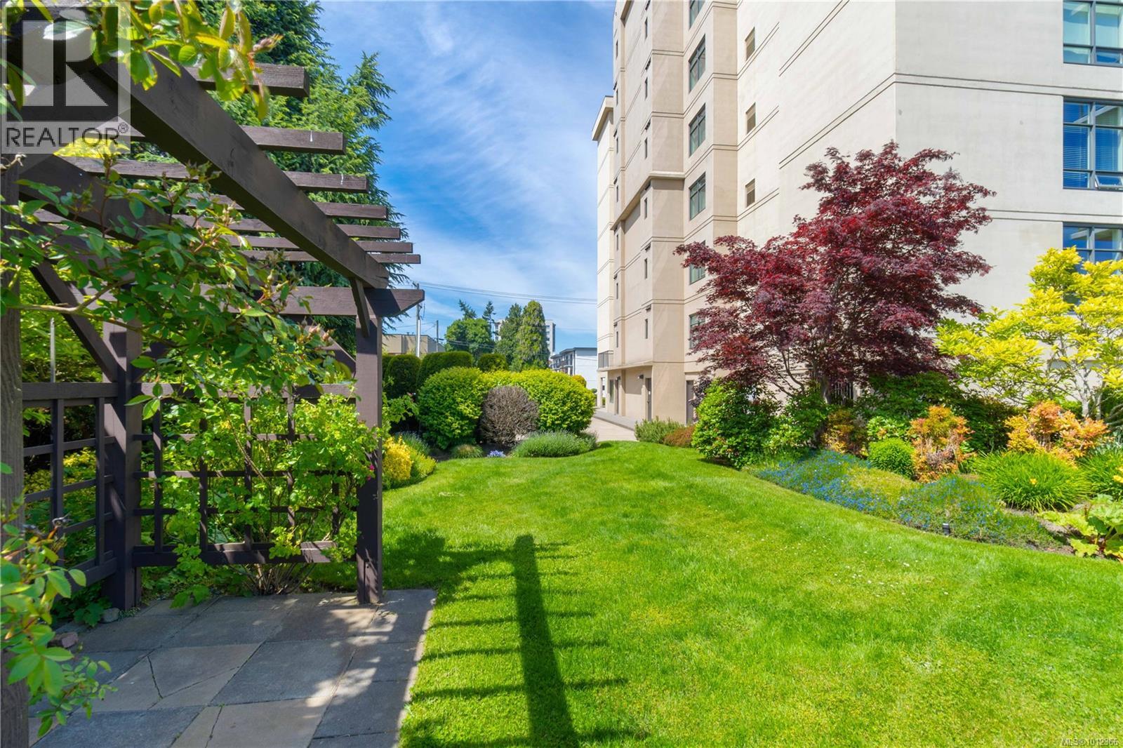 Photo 51 of 401 225 Rosehill St, Nanaimo BC