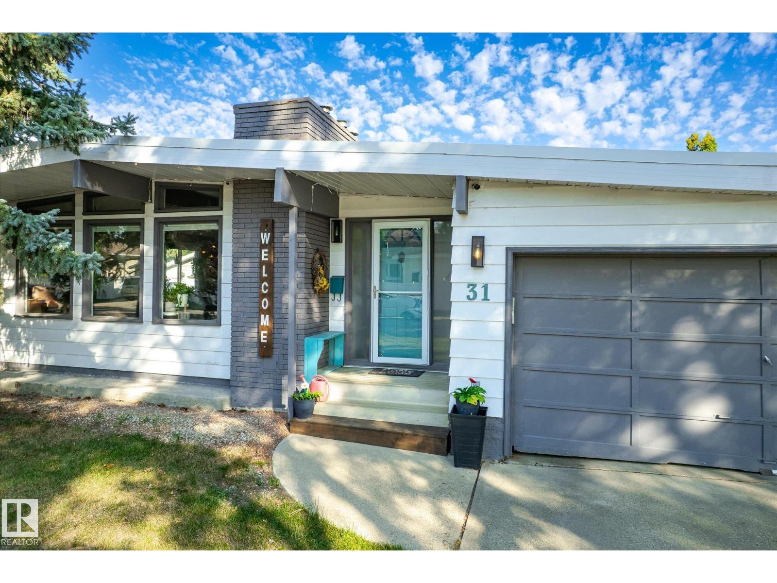 Photo 3 of 31 Lorraine Cr, St Albert AB