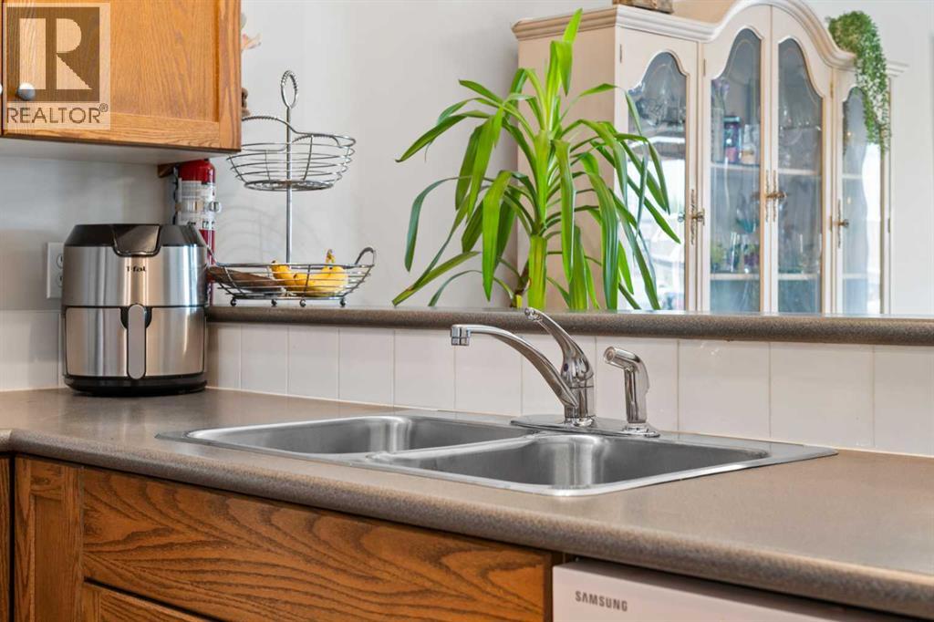 Photo 16 of 702 720 Willowbrook Road Nw, Airdrie AB