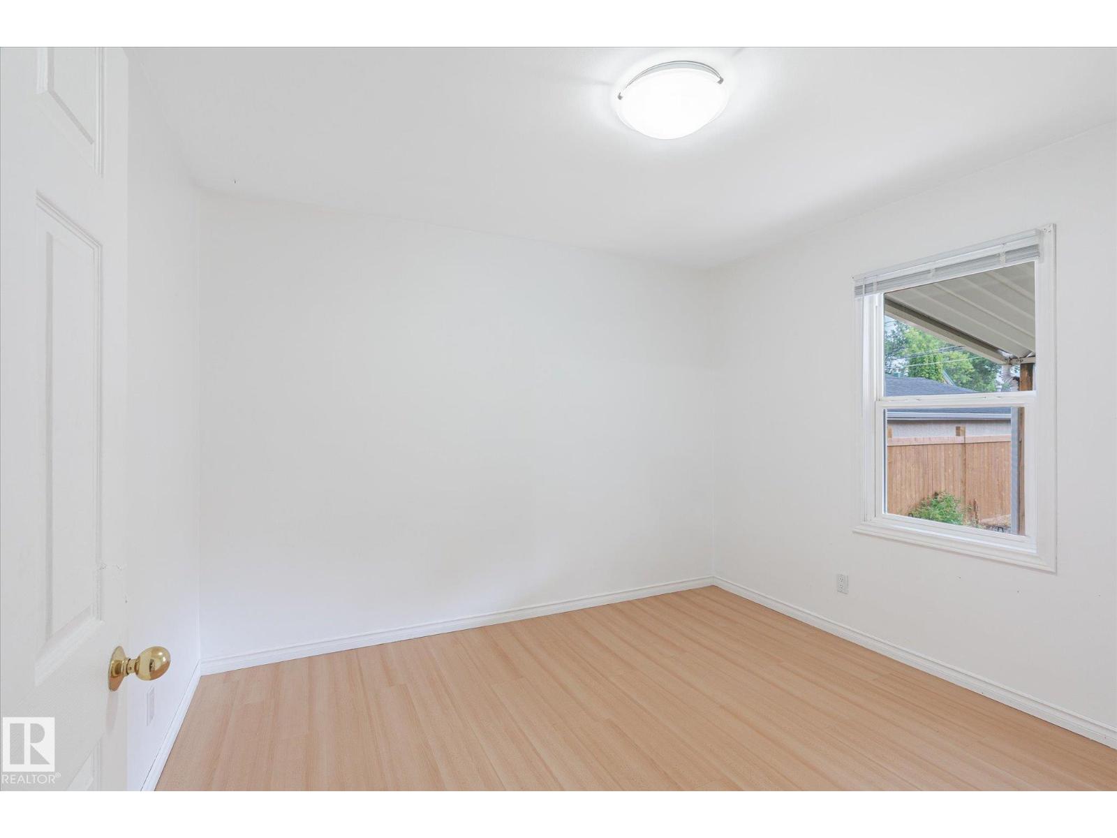 Photo 13 of 11615 71 St Nw, Edmonton AB