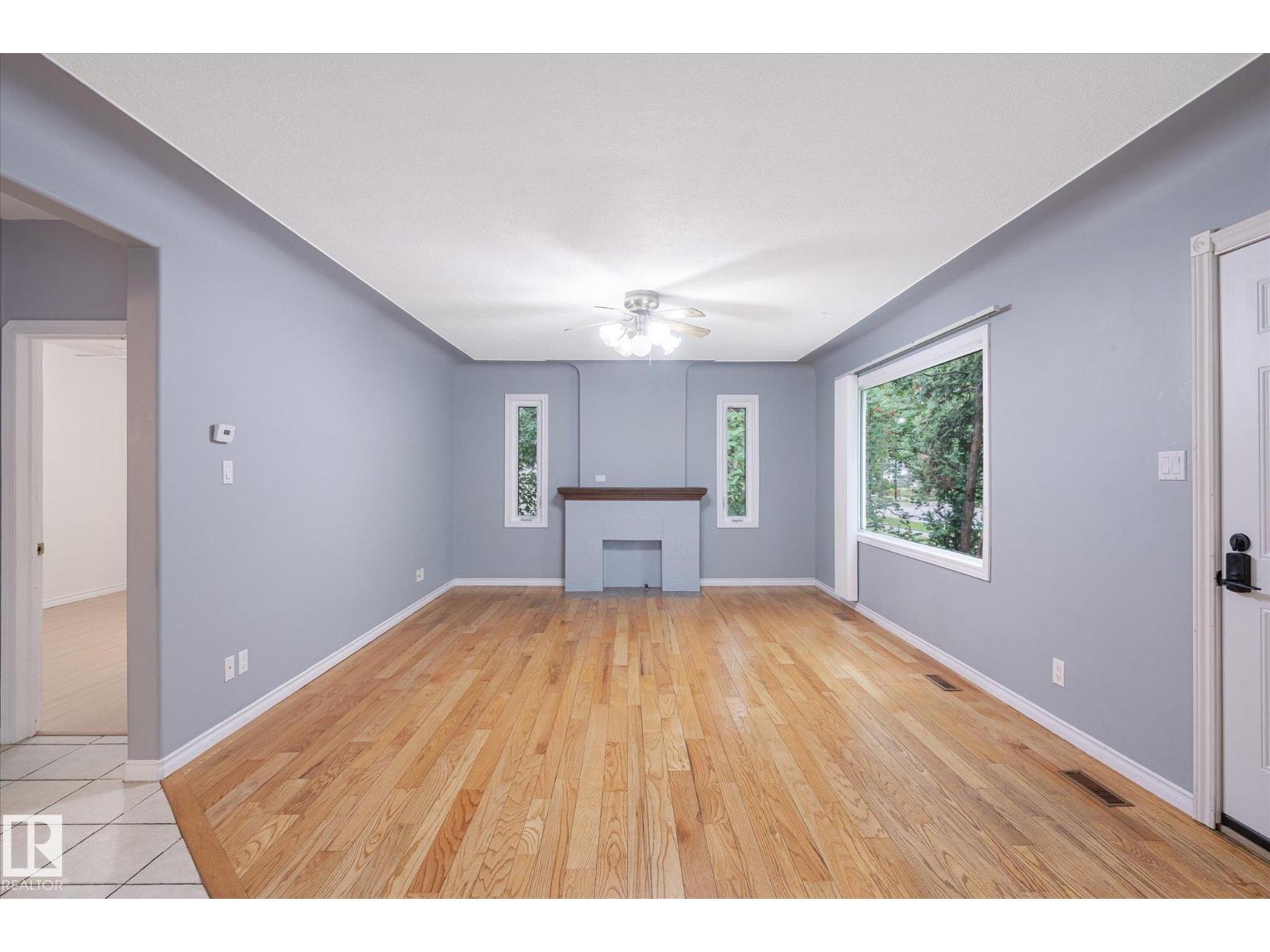 Photo 2 of 11615 71 St Nw, Edmonton AB