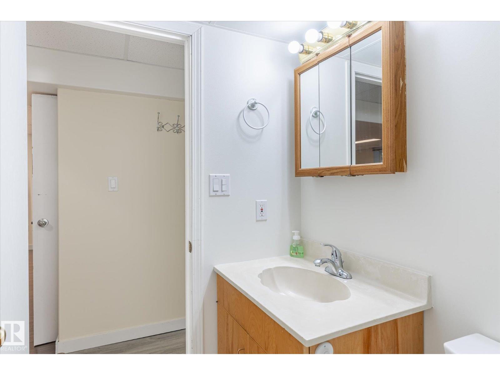 Photo 21 of 11615 71 St Nw, Edmonton AB
