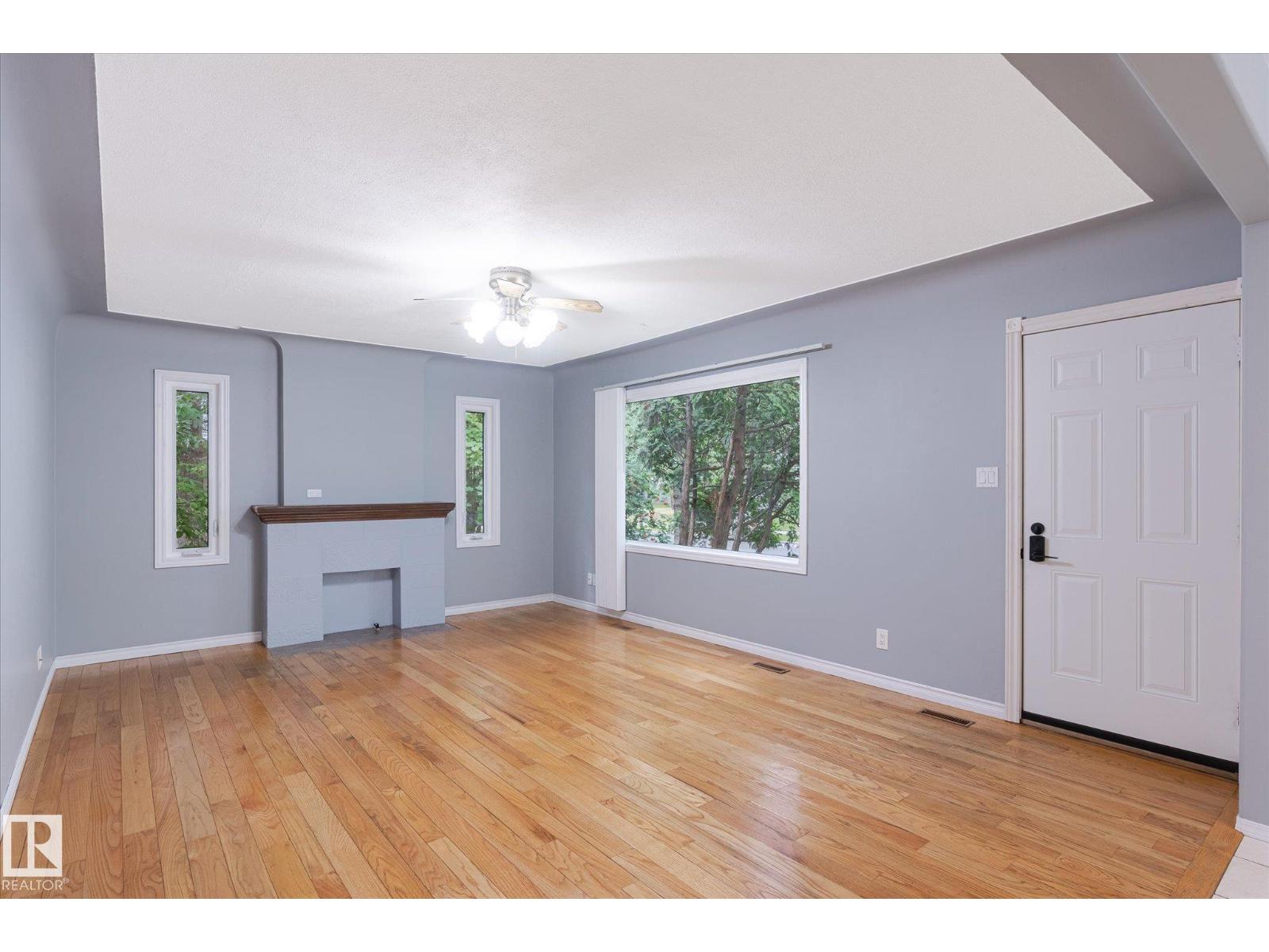 Photo 3 of 11615 71 St Nw, Edmonton AB
