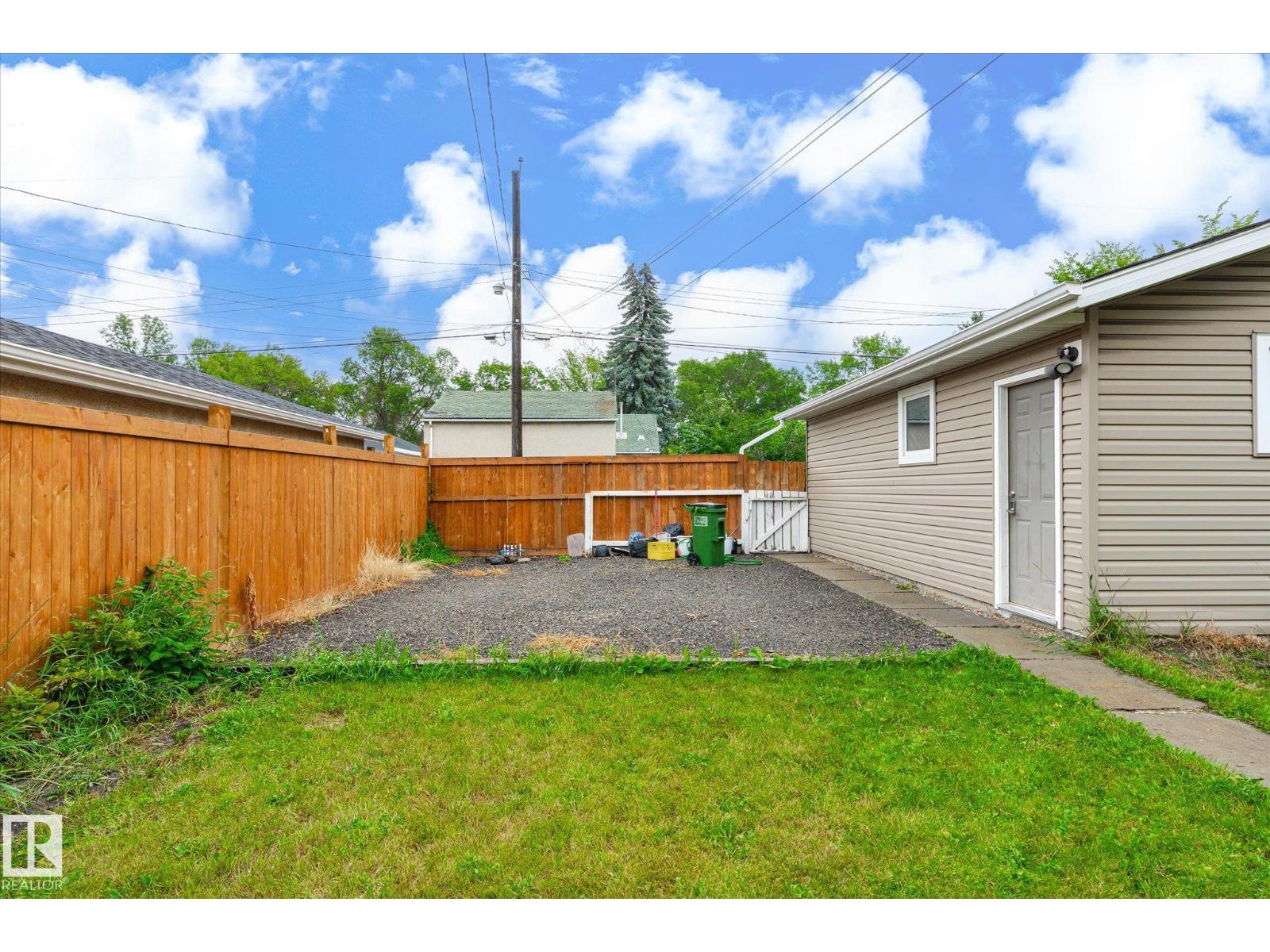 Photo 35 of 11615 71 St Nw, Edmonton AB
