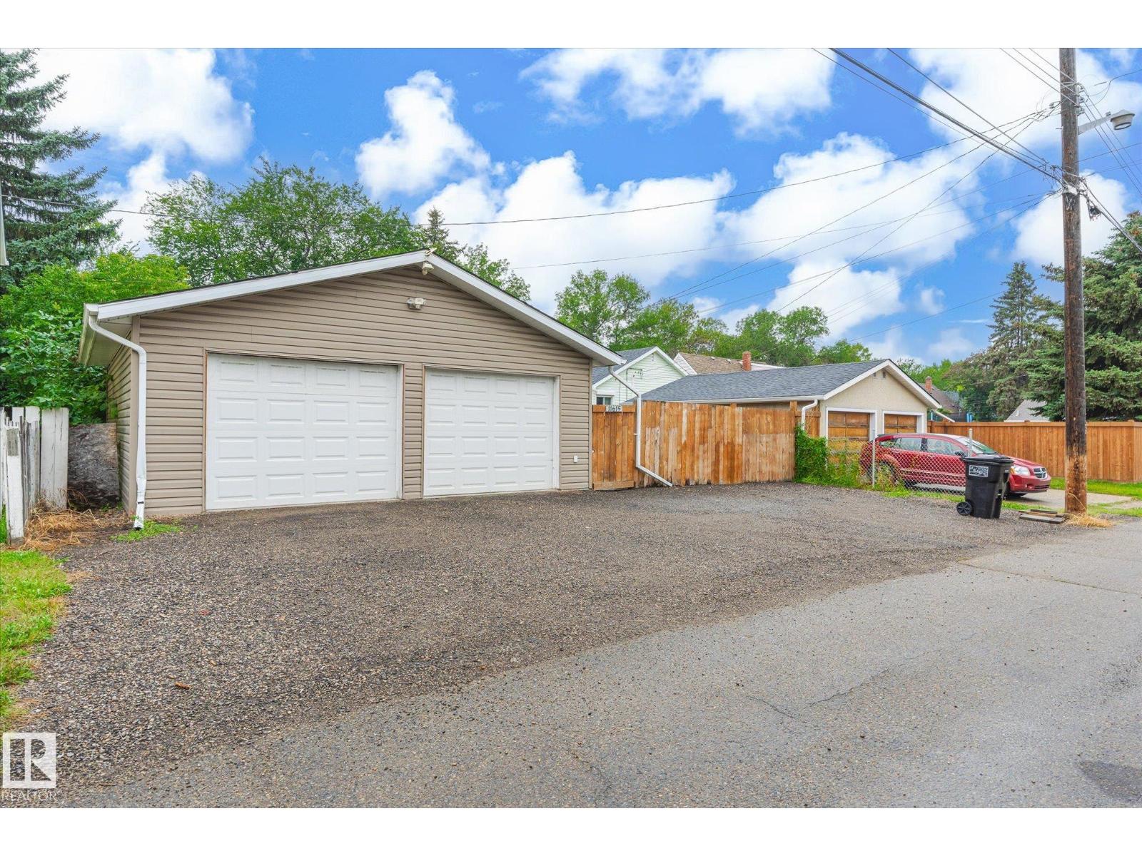 Photo 37 of 11615 71 St Nw, Edmonton AB