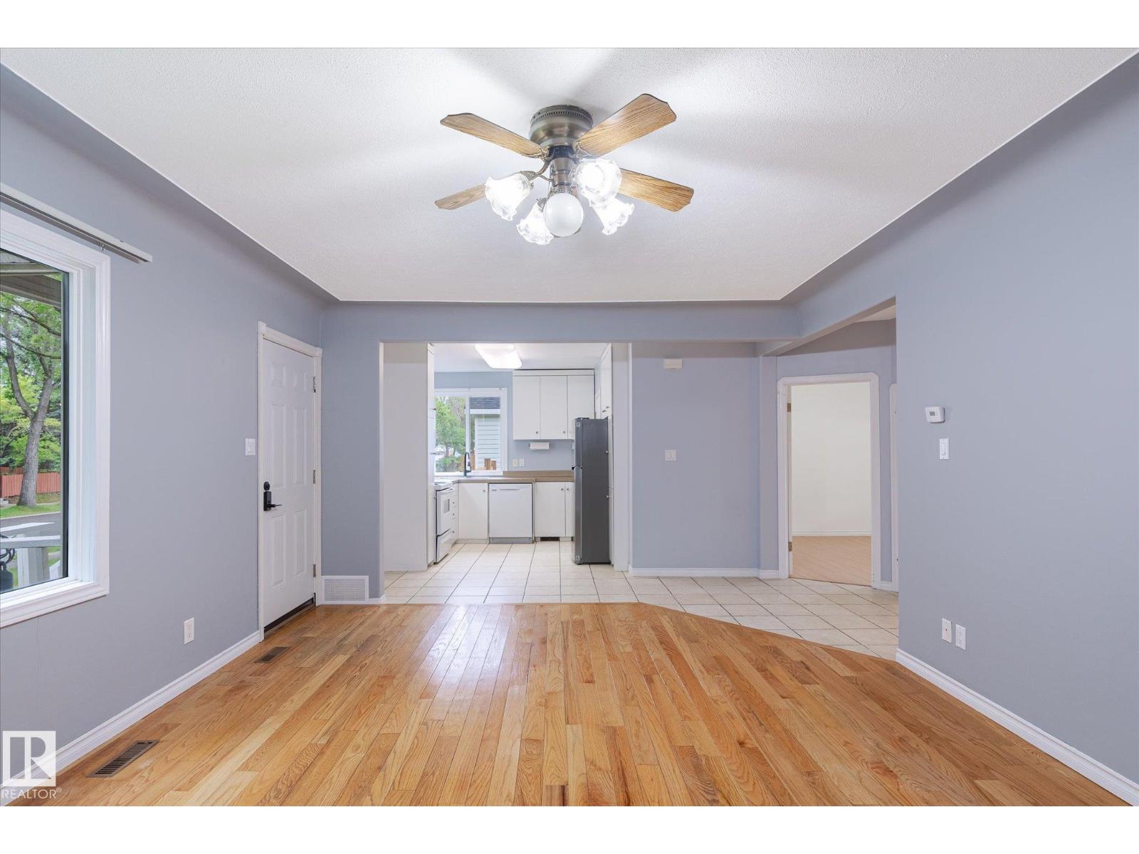 Photo 5 of 11615 71 St Nw, Edmonton AB