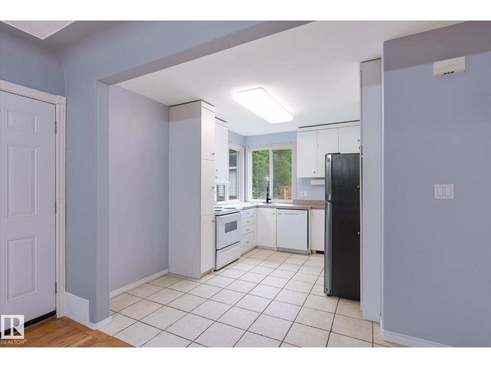 Photo 6 of 11615 71 St Nw, Edmonton AB