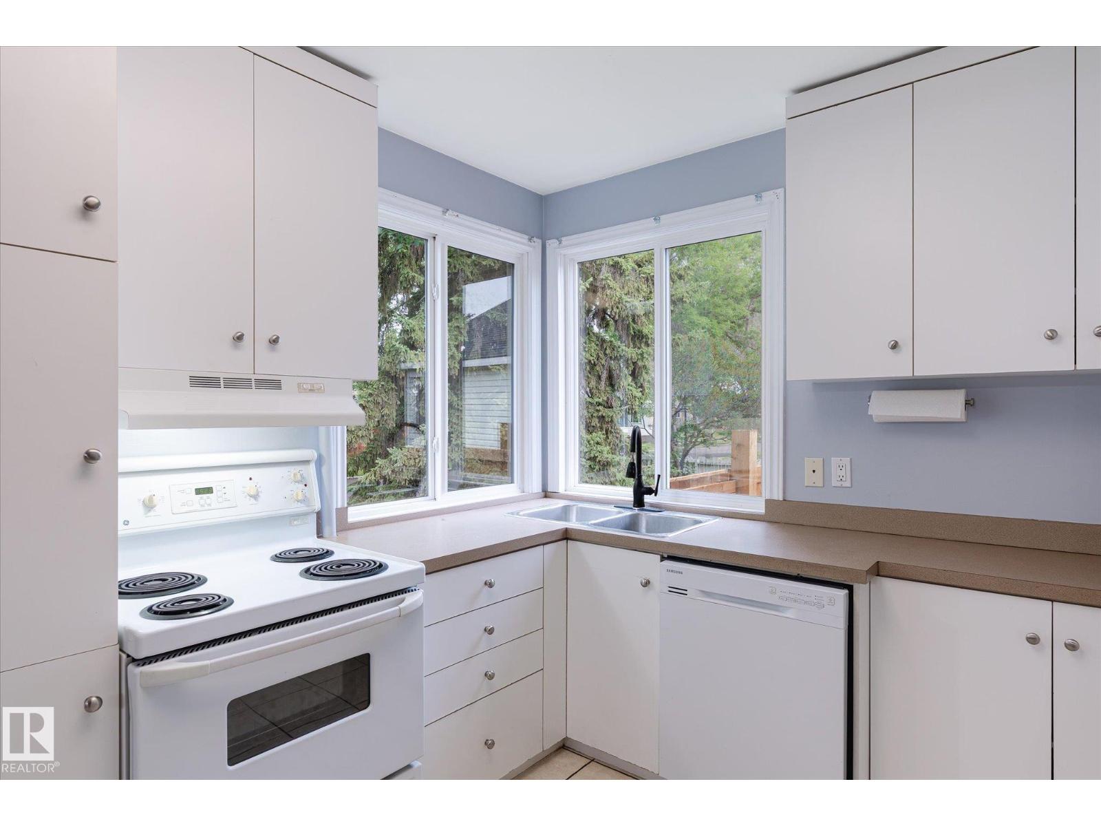 Photo 8 of 11615 71 St Nw, Edmonton AB