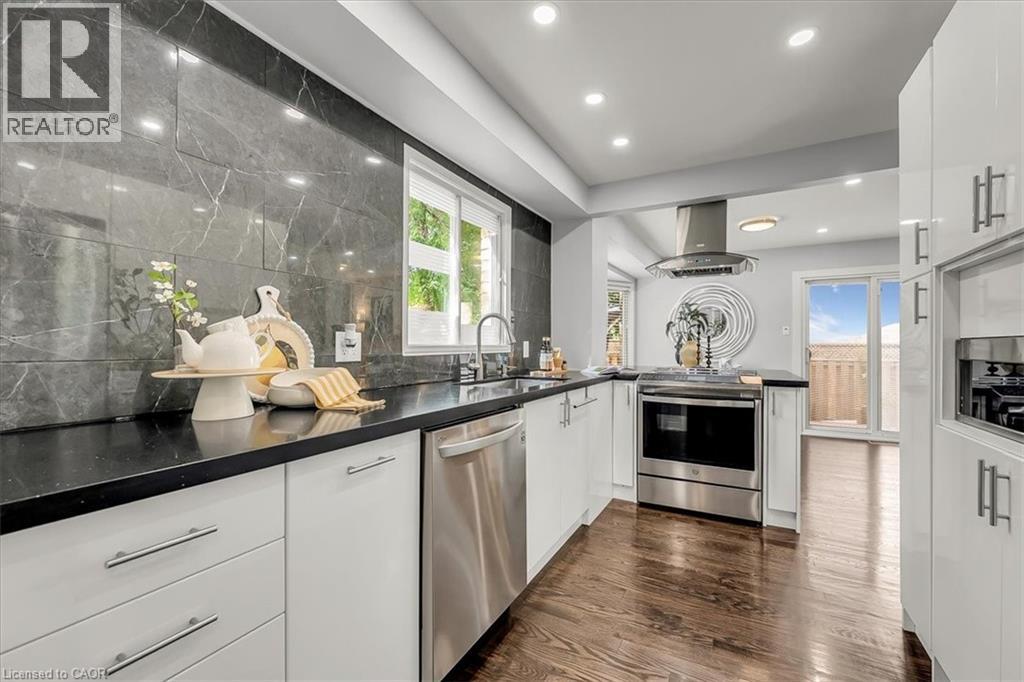 Photo 14 of 301 Odonoghue Avenue, Oakville ON