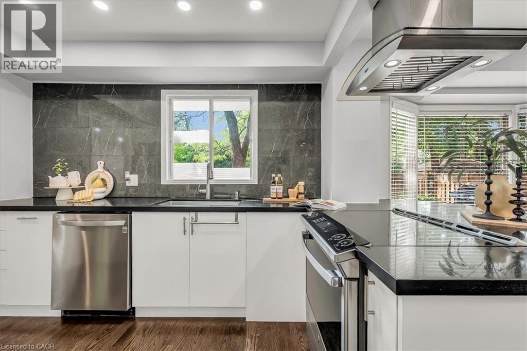 Photo 16 of 301 Odonoghue Avenue, Oakville ON