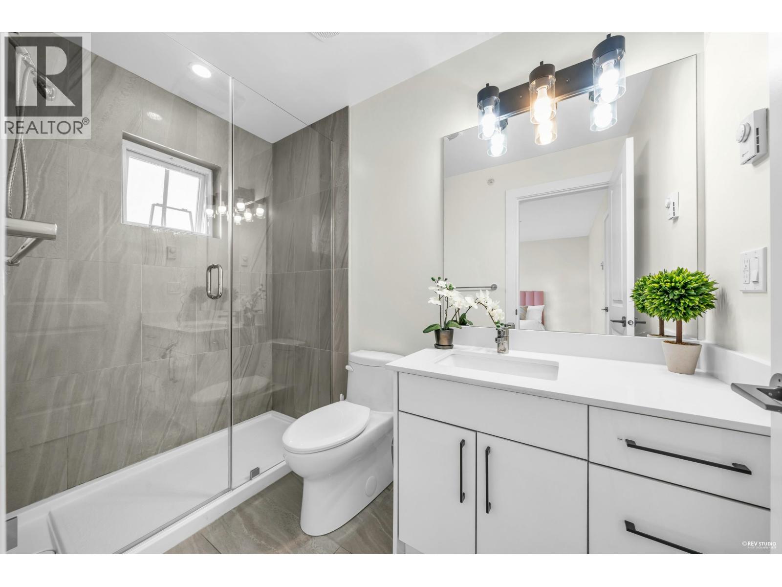 Photo 13 of 30 769 Ota Avenue, New Westminster BC