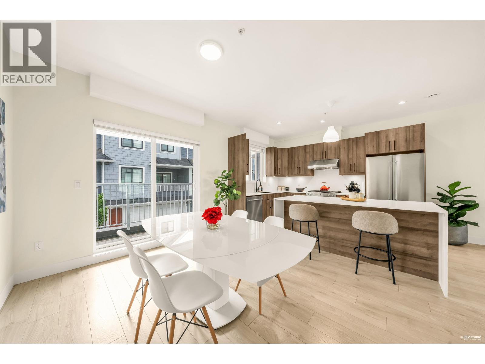 Photo 4 of 30 769 Ota Avenue, New Westminster BC