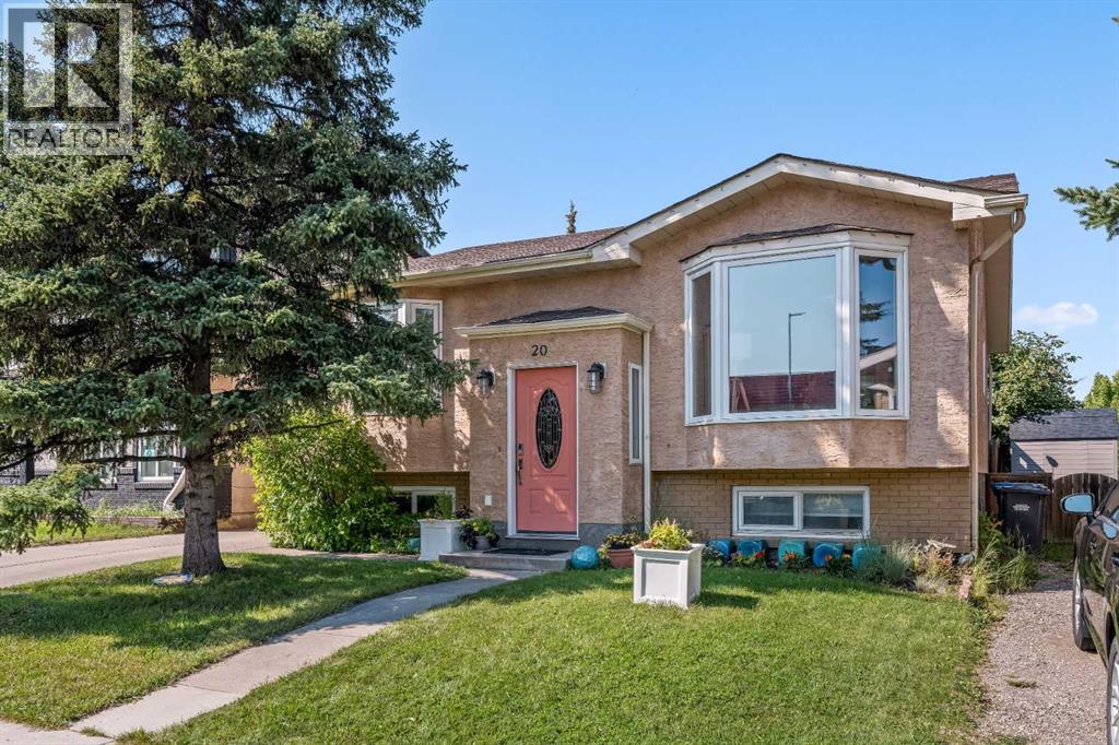 Photo 1 of 20 Hunters Gate, Okotoks AB