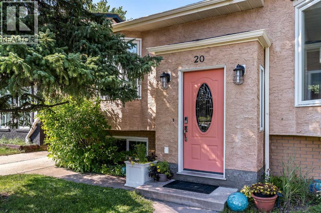 Photo 3 of 20 Hunters Gate, Okotoks AB