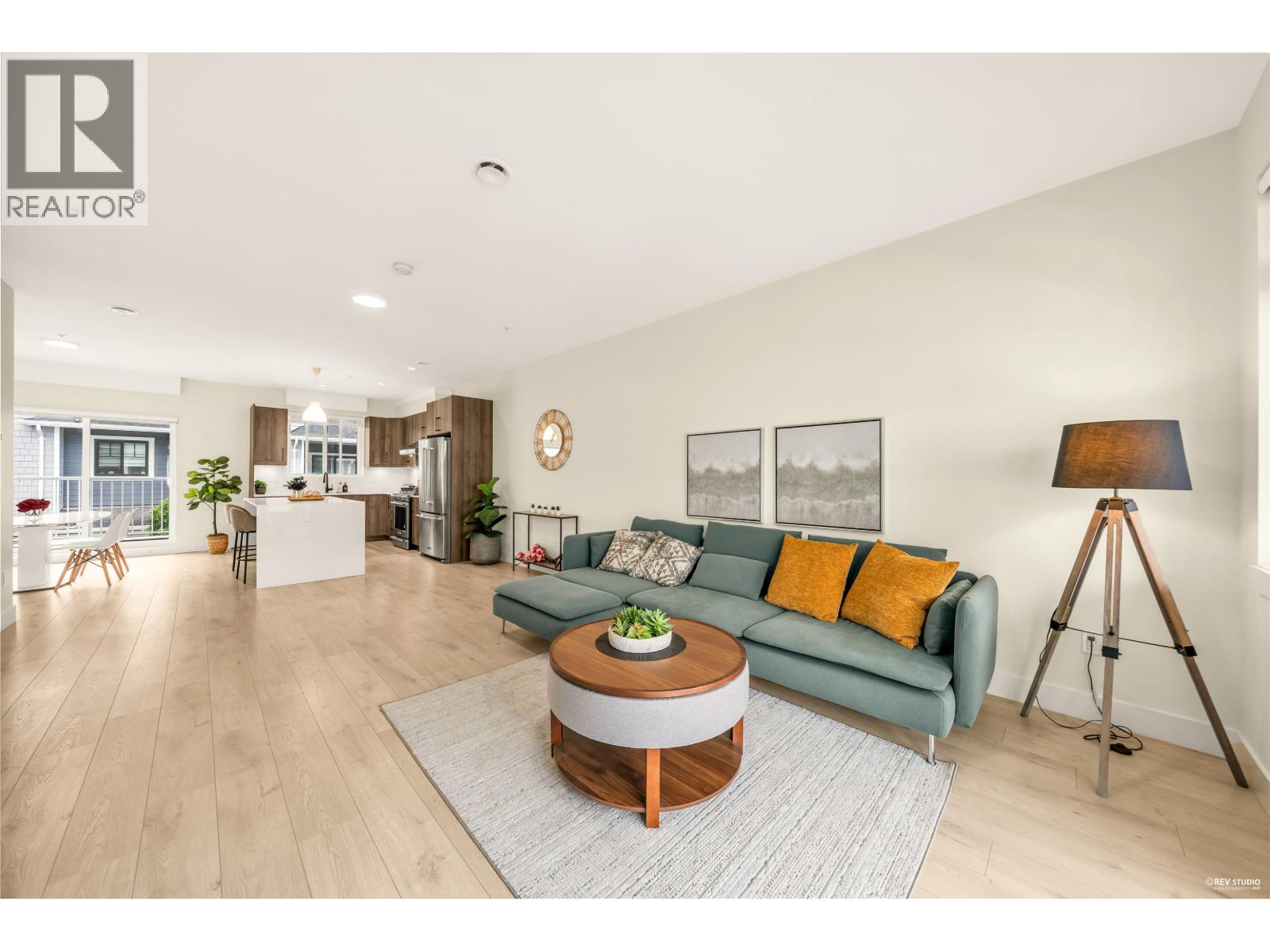 Photo 3 of 30 769 Ota Avenue, New Westminster BC
