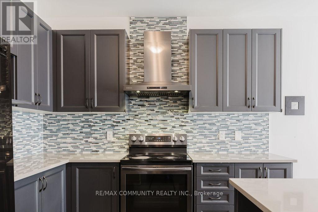 Photo 16 of 100 Folgate Crescent, Brampton ON