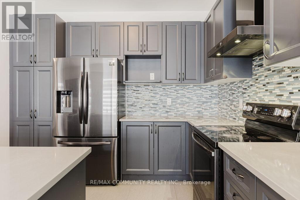 Photo 17 of 100 Folgate Crescent, Brampton ON