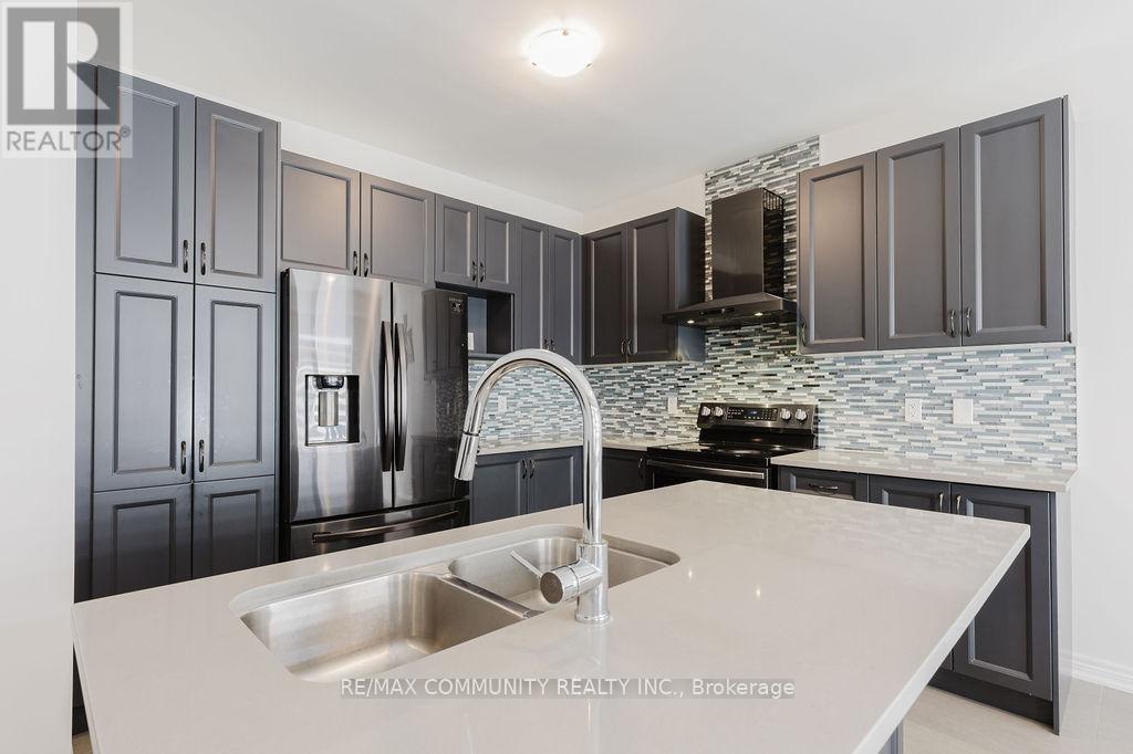 Photo 18 of 100 Folgate Crescent, Brampton ON