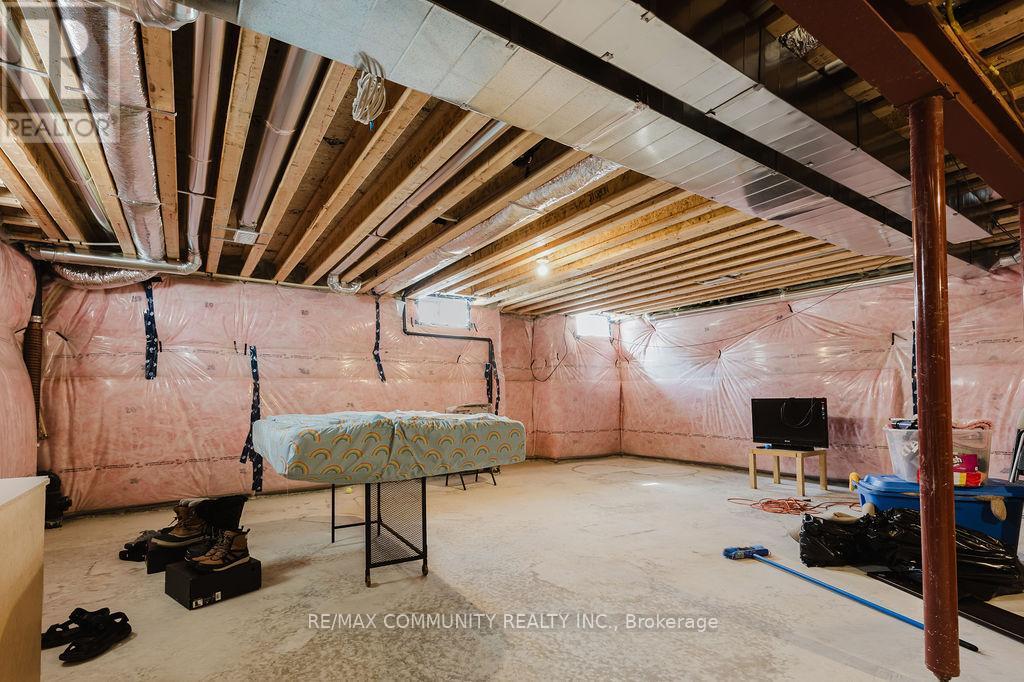Photo 21 of 100 Folgate Crescent, Brampton ON