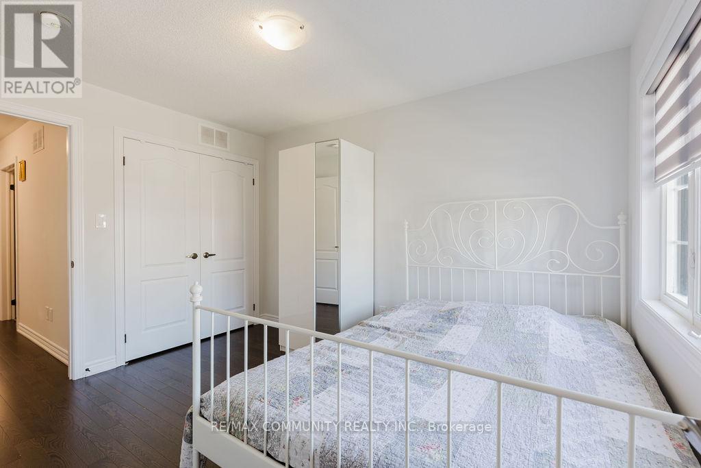 Photo 29 of 100 Folgate Crescent, Brampton ON