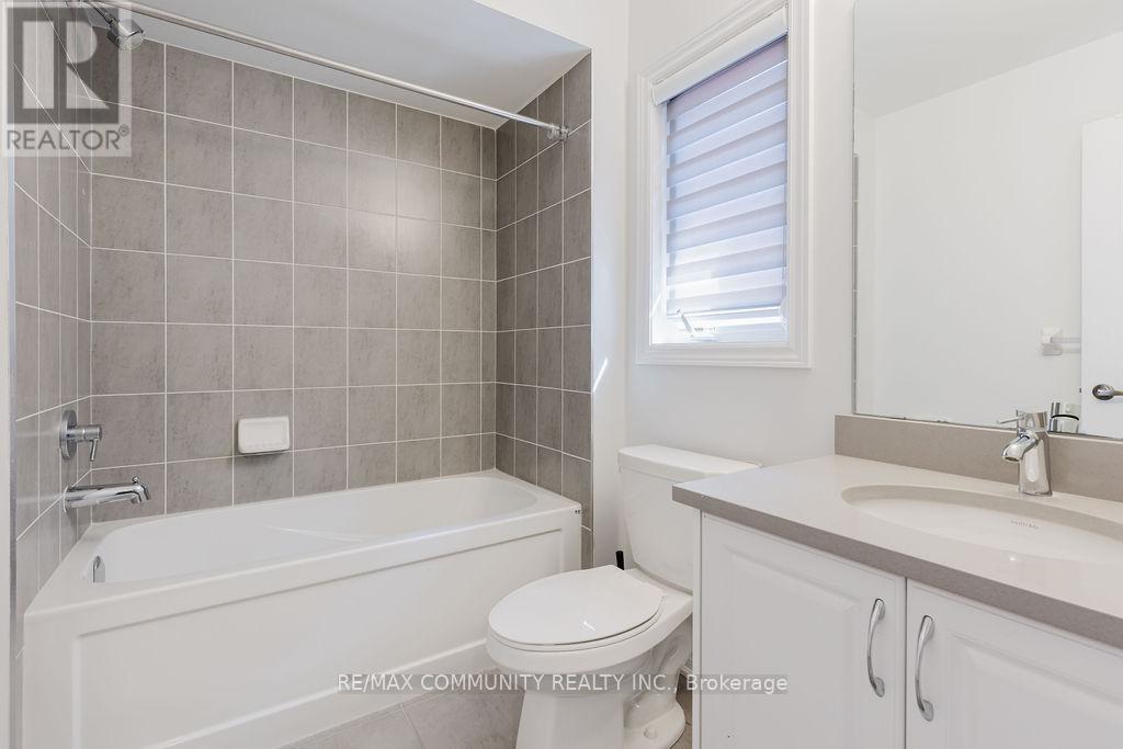 Photo 34 of 100 Folgate Crescent, Brampton ON