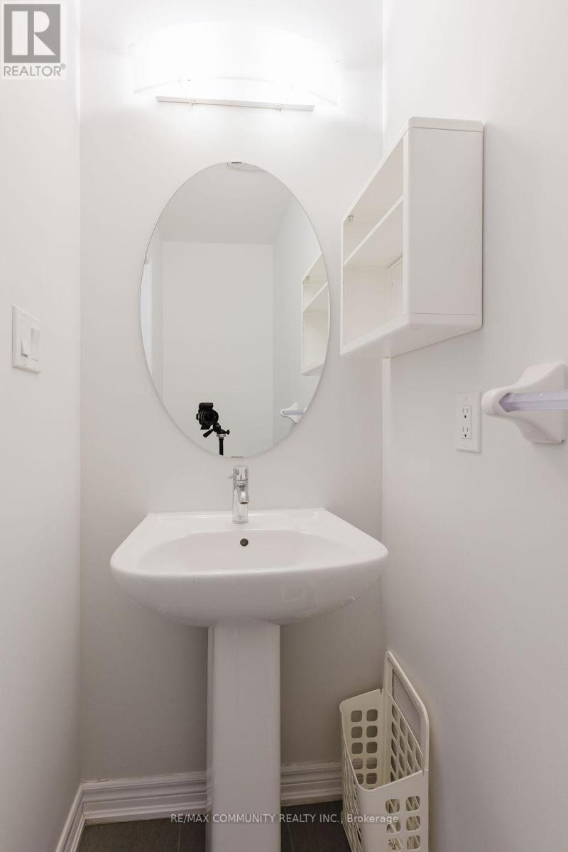 Photo 38 of 100 Folgate Crescent, Brampton ON