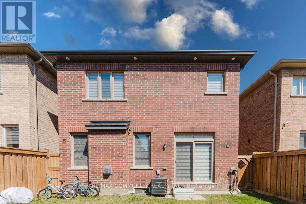 Photo 39 of 100 Folgate Crescent, Brampton ON