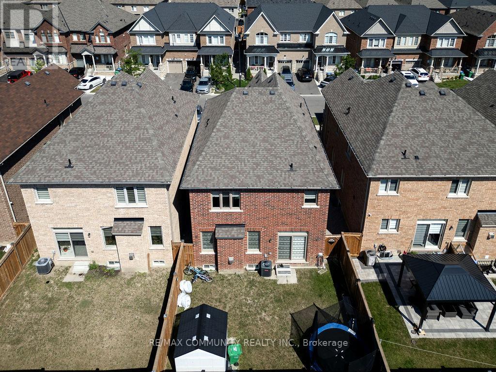 Photo 43 of 100 Folgate Crescent, Brampton ON
