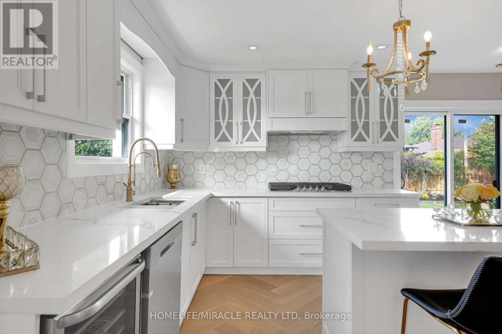 Photo 14 of 125 Elmcrest Road, Toronto ON