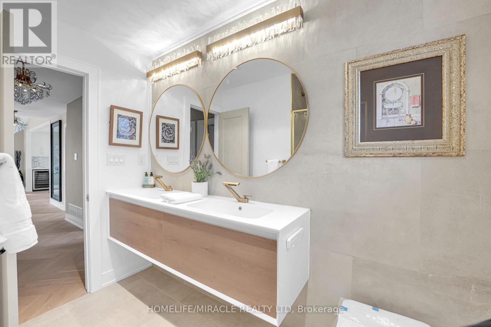 Photo 24 of 125 Elmcrest Road, Toronto ON