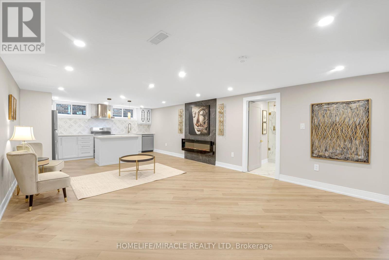 Photo 25 of 125 Elmcrest Road, Toronto ON