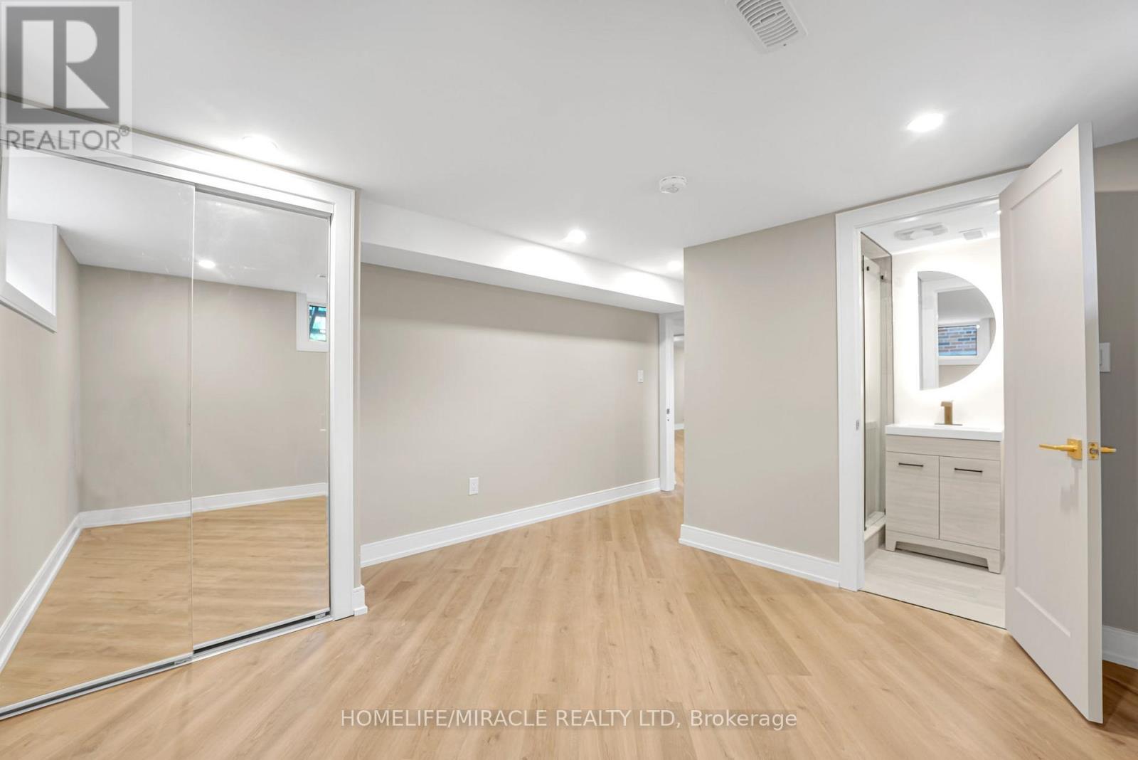 Photo 34 of 125 Elmcrest Road, Toronto ON