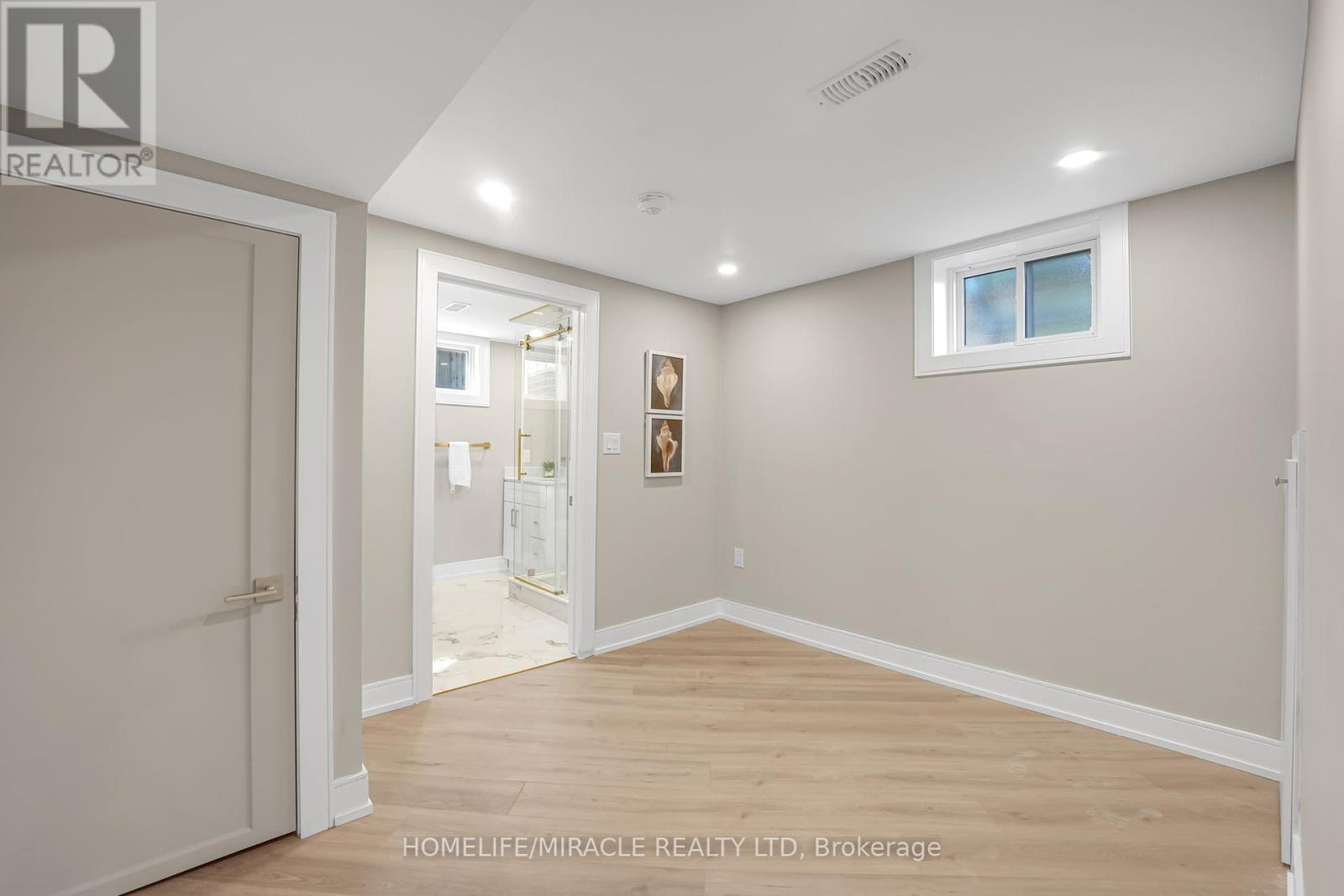 Photo 36 of 125 Elmcrest Road, Toronto ON