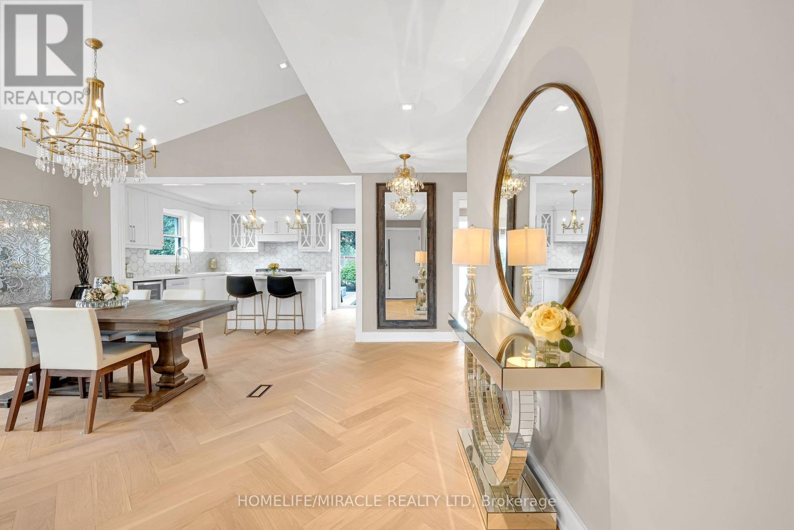 Photo 5 of 125 Elmcrest Road, Toronto ON