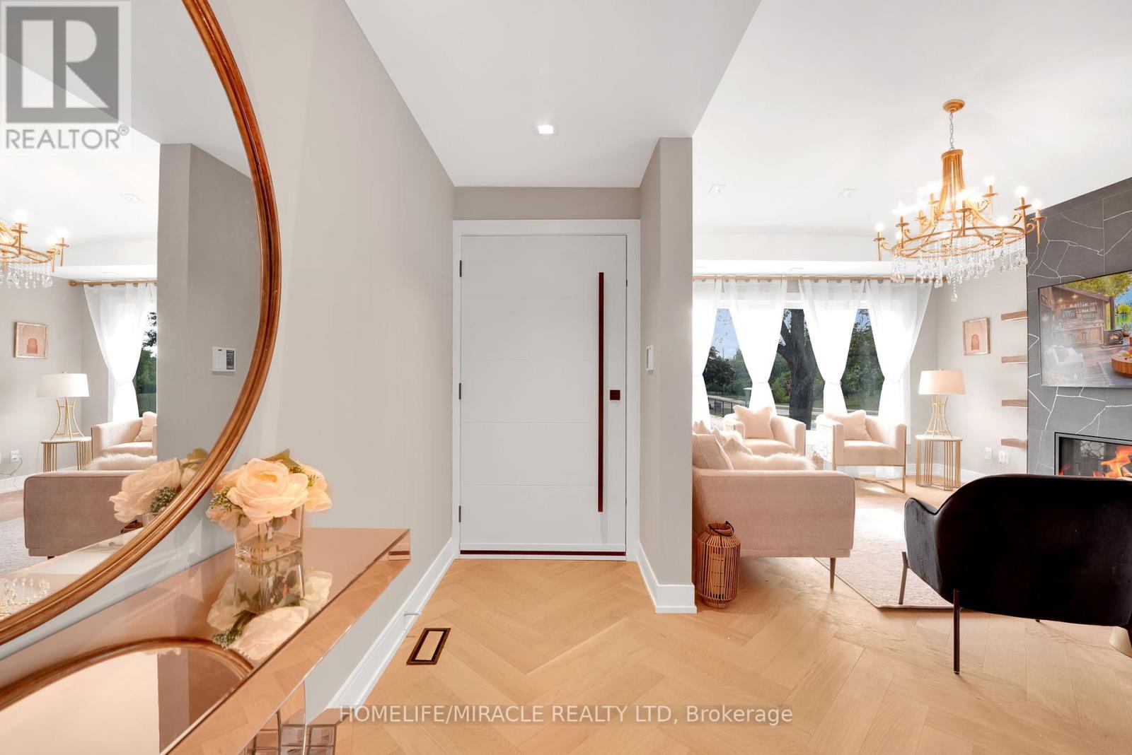 Photo 6 of 125 Elmcrest Road, Toronto ON