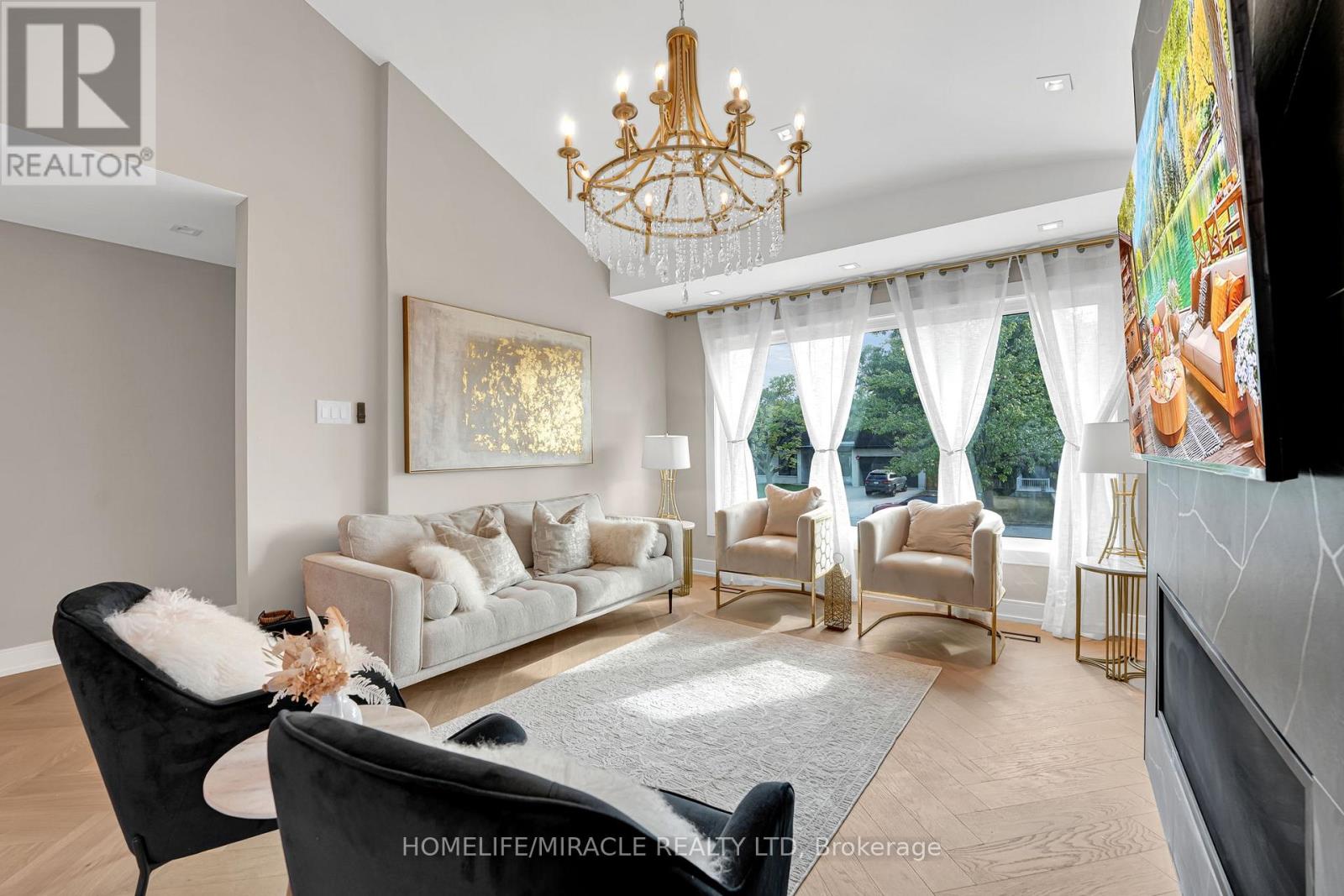 Photo 7 of 125 Elmcrest Road, Toronto ON