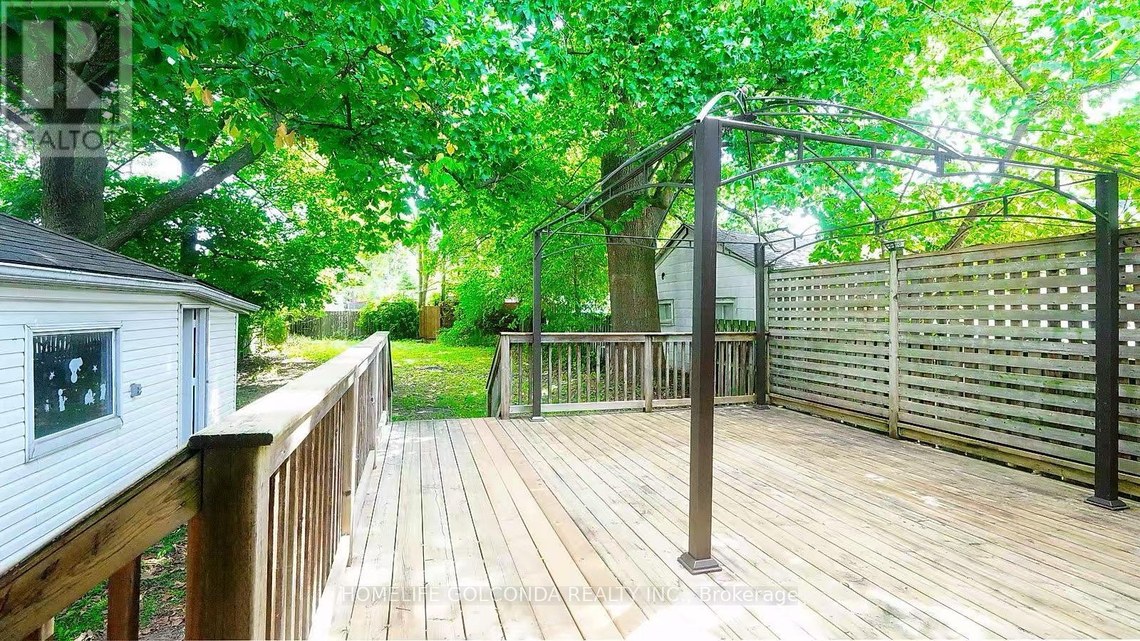 Photo 2 of 5836 Highland Avenue, Niagara Falls ON