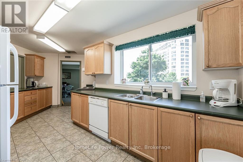 Photo 28 of 208 20 St George Street, Kitchener ON