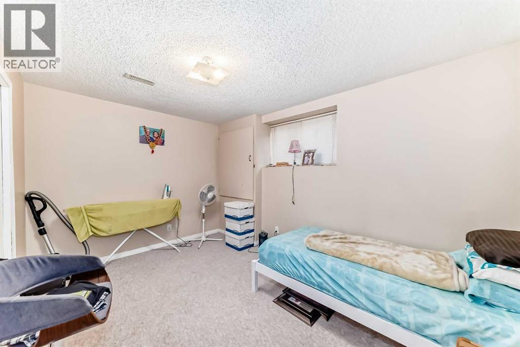 Single Family House for Sale in  Saddlebrook Way NE Saddle Ridge Calgary 