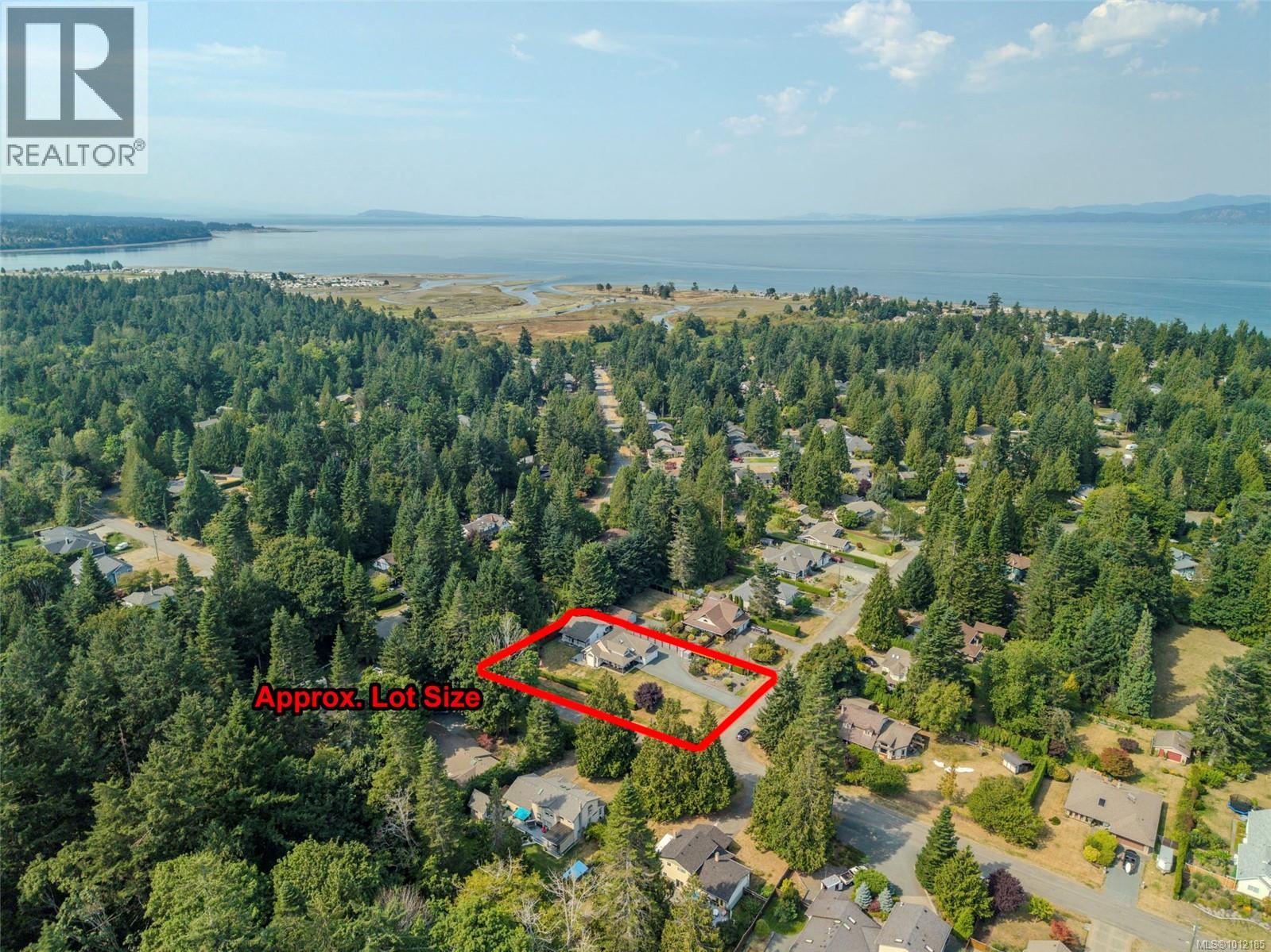 Photo 9 of 1077 Forgotten Dr, Parksville BC