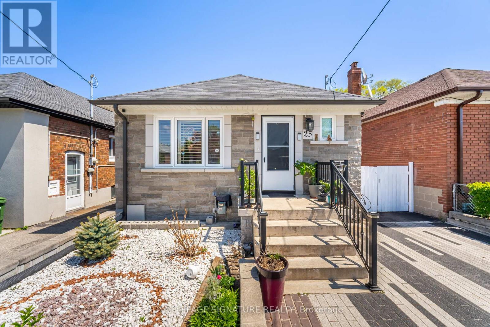 Photo 1 of 25 Handel Street, Toronto ON