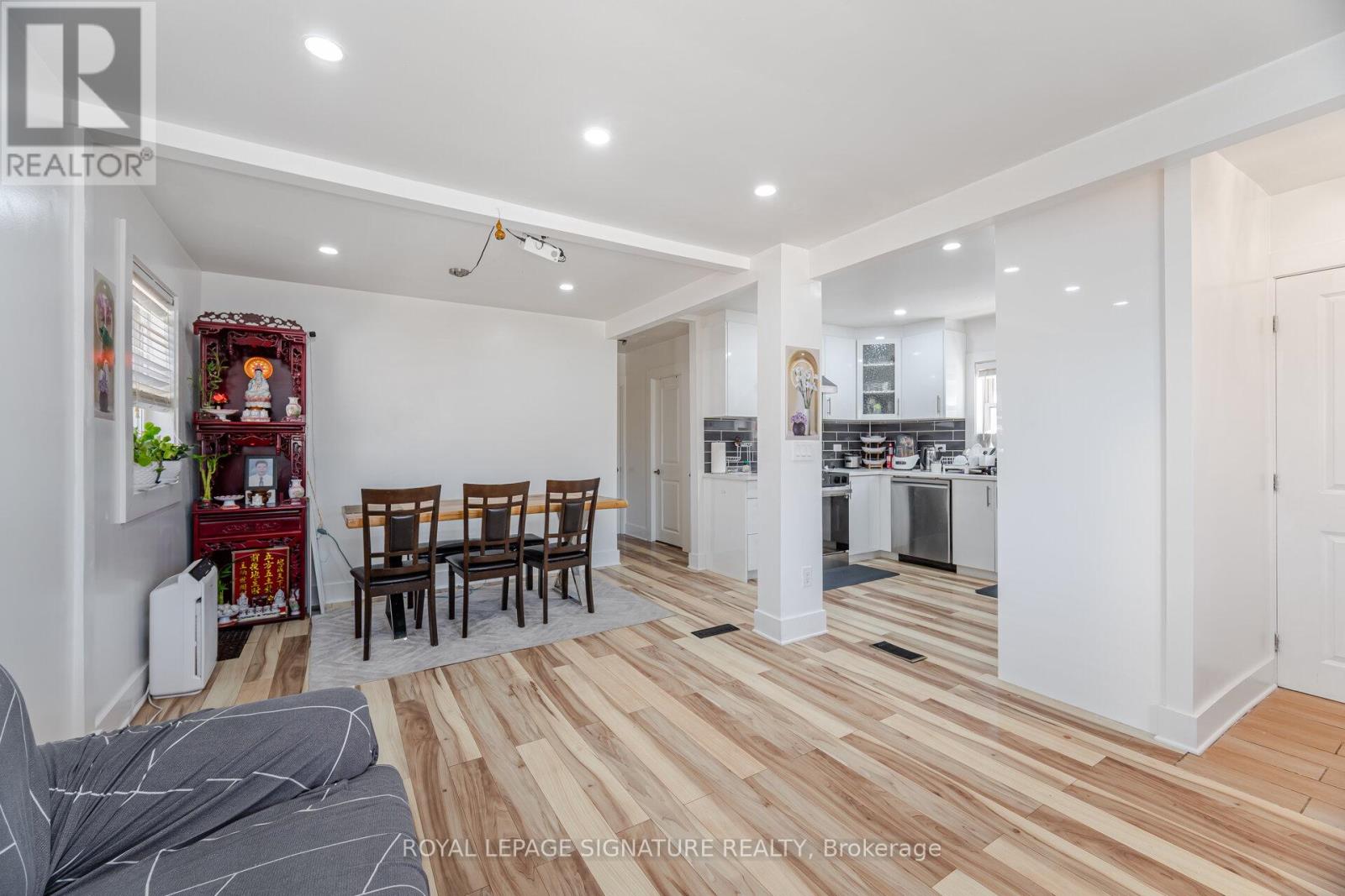 Photo 10 of 25 Handel Street, Toronto ON